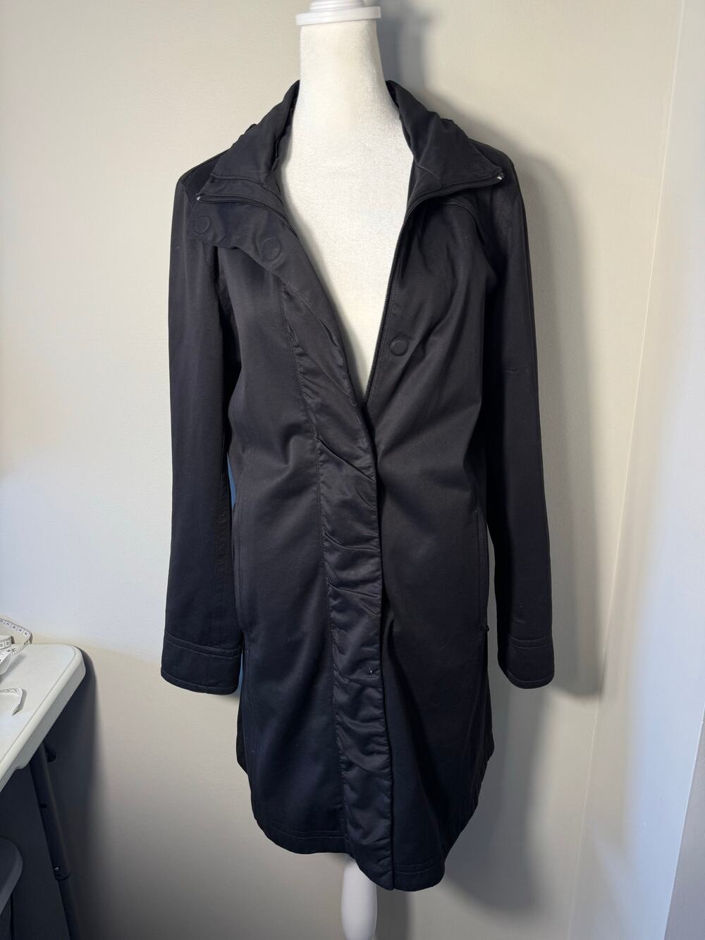 Athleta Long Black Rain Coat Magnetic Buttons Outdoors Athletic